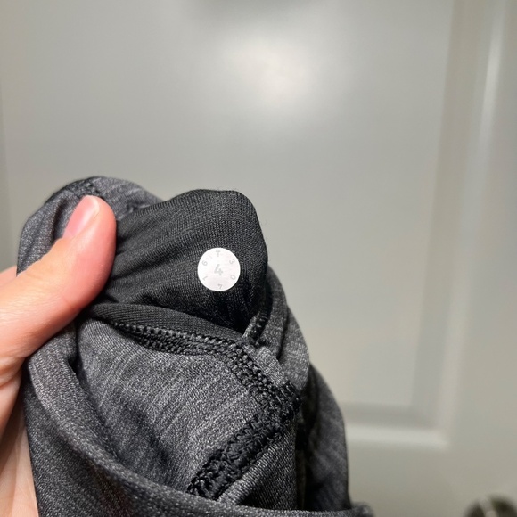 Size 4 Grey Lululemon Align Heathered Grey Leggings - Picture 4 of 5